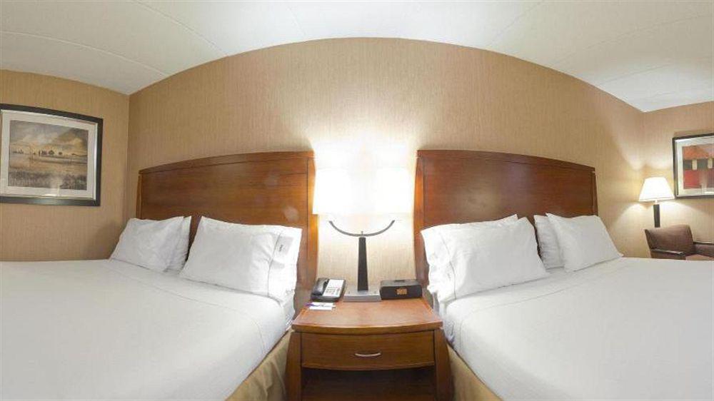 Holiday Inn Express Fairfax-Arlington Boulevard By Ihg מראה חיצוני תמונה