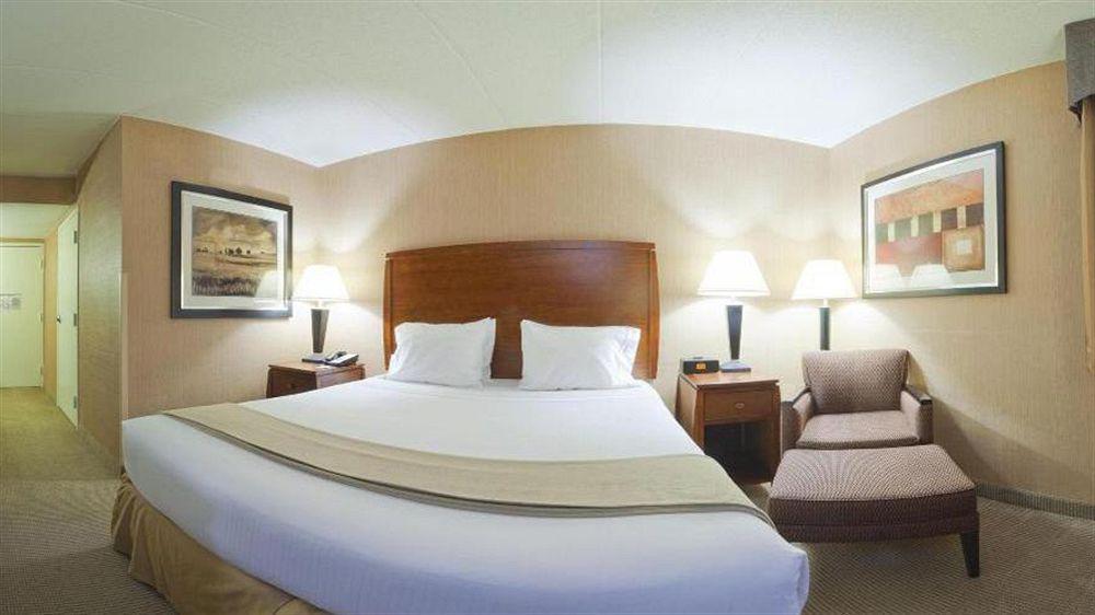 Holiday Inn Express Fairfax-Arlington Boulevard By Ihg מראה חיצוני תמונה