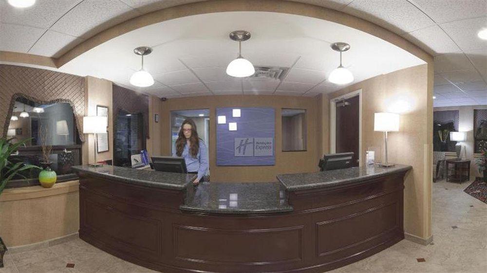 Holiday Inn Express Fairfax-Arlington Boulevard By Ihg מראה חיצוני תמונה
