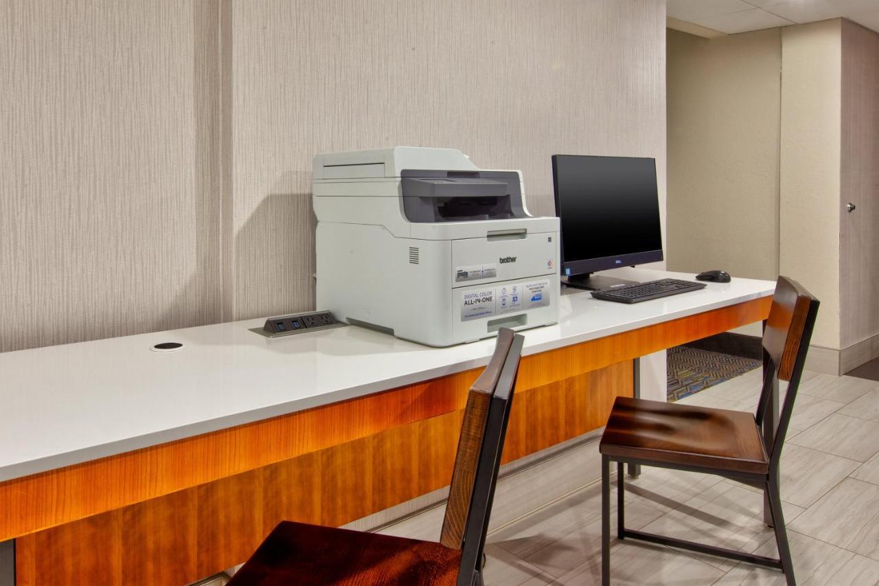 Holiday Inn Express Fairfax-Arlington Boulevard By Ihg מראה חיצוני תמונה