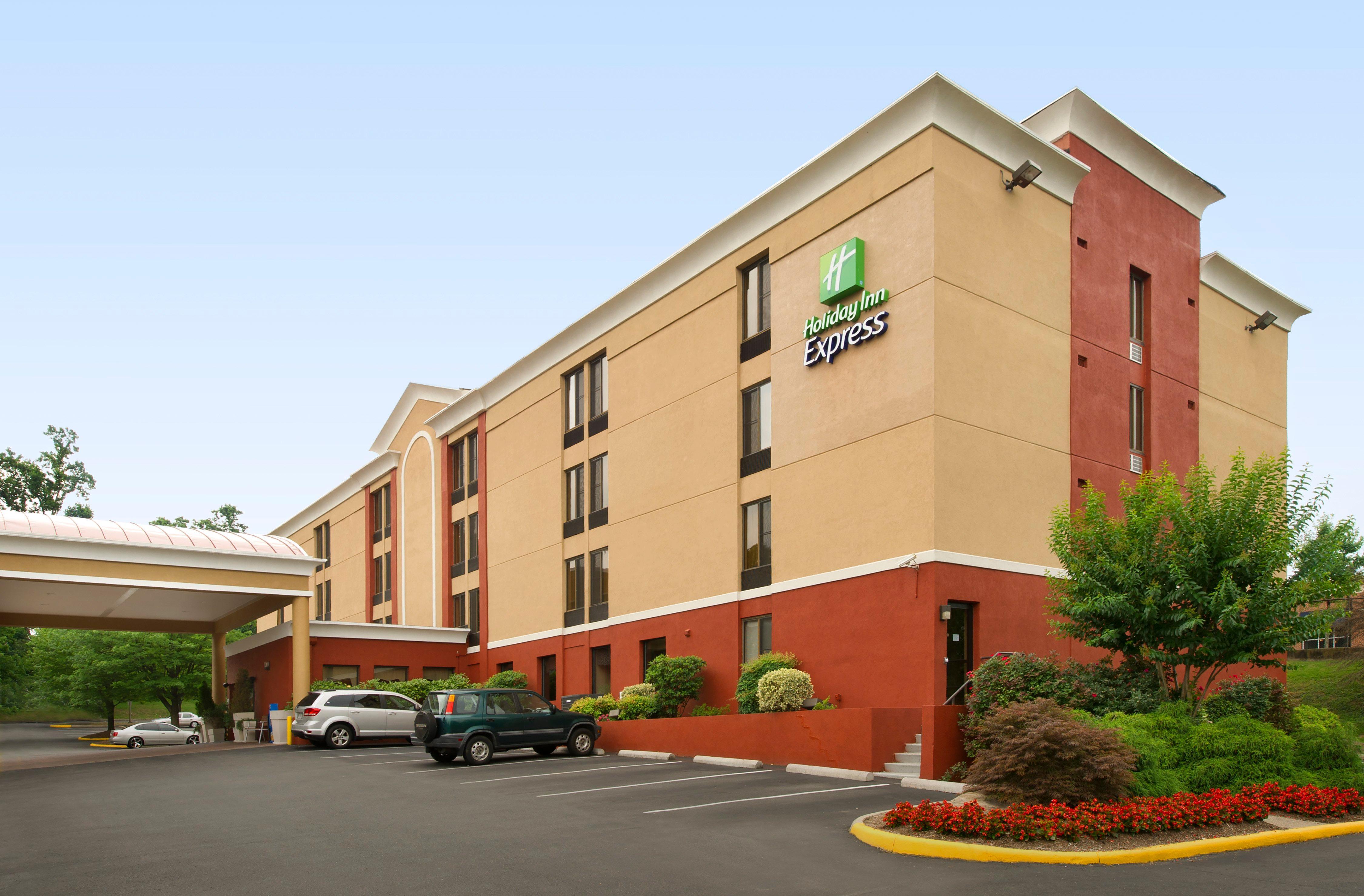 Holiday Inn Express Fairfax-Arlington Boulevard By Ihg מראה חיצוני תמונה